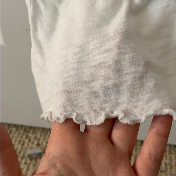 White crop top with rainbow strip - Picture 3 of 7